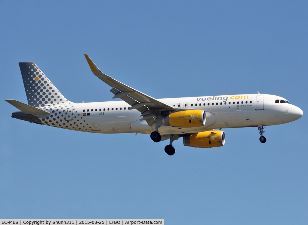 EC-MES, 2015 Airbus A320-232 C/N 6518, Landing rwy 14R