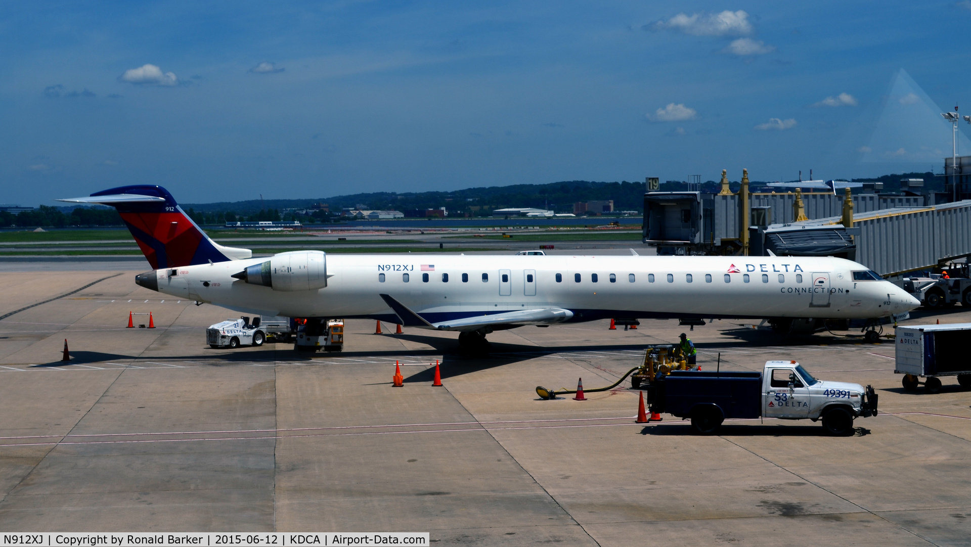 N912XJ, 2007 Bombardier CRJ-900ER (CL-600-2D24) C/N 15144, Gate 17 National