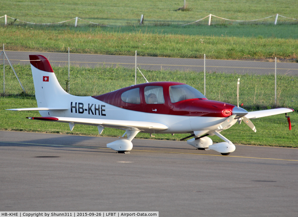 HB-KHE, 2003 Cirrus SR20 C/N 1330, Parked at the General Aviation area...
