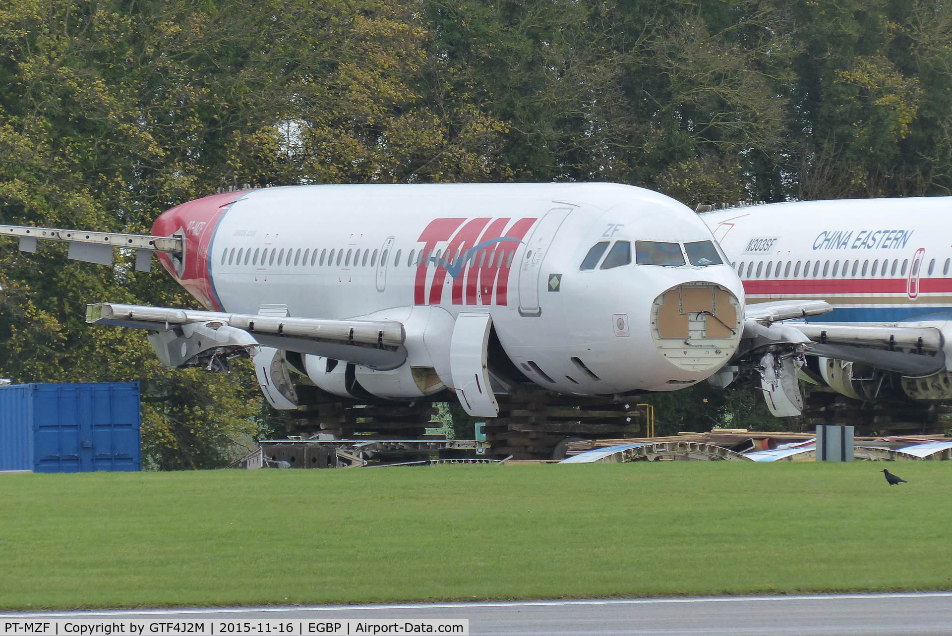 PT-MZF, 1999 Airbus A319-132 C/N 1139, PT-MZF in the scrap line at Kemble 16.11.15