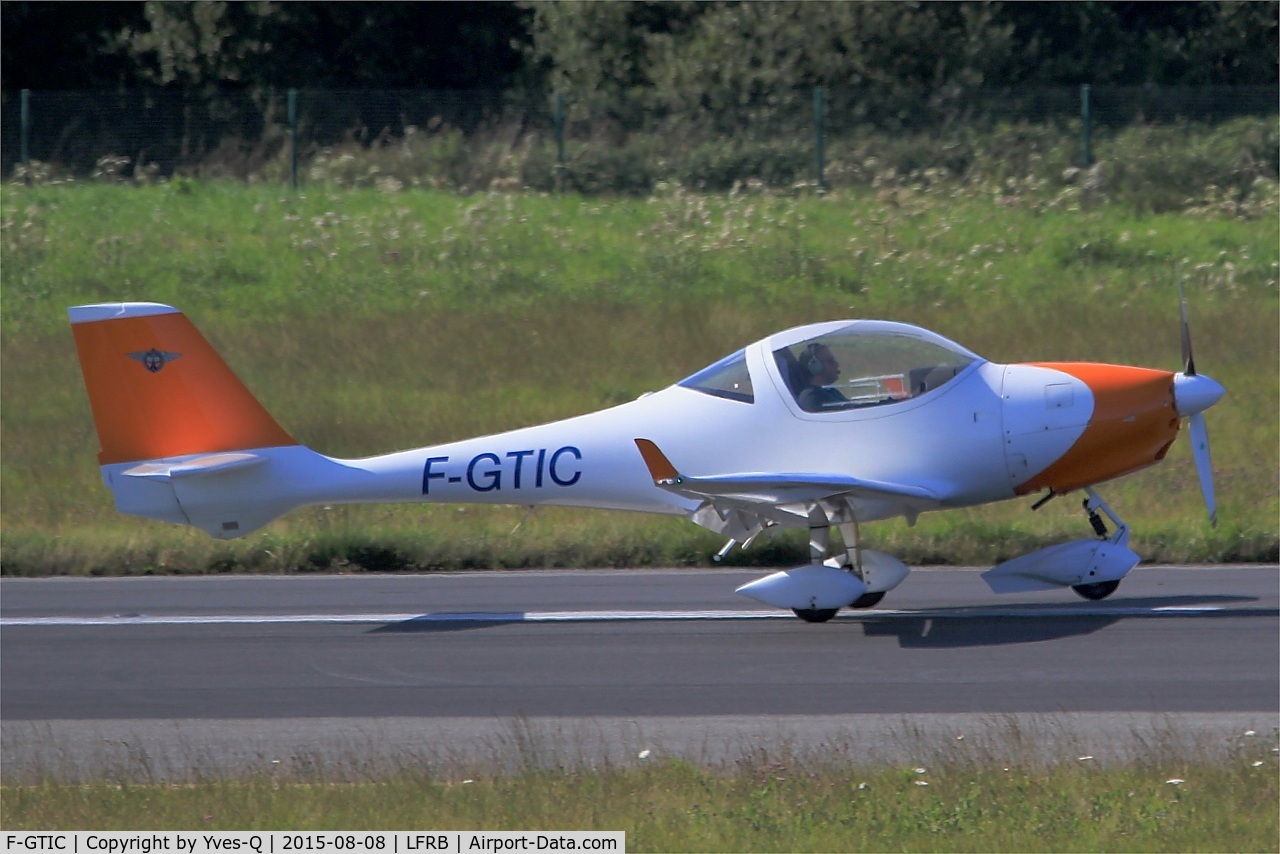 F-GTIC, 2003 Aquila A210 (AT01) C/N AT01-133, Aquila A210 (AT01), Landing rwy 07R, Brest-Bretagne airport (LFRB-BES)