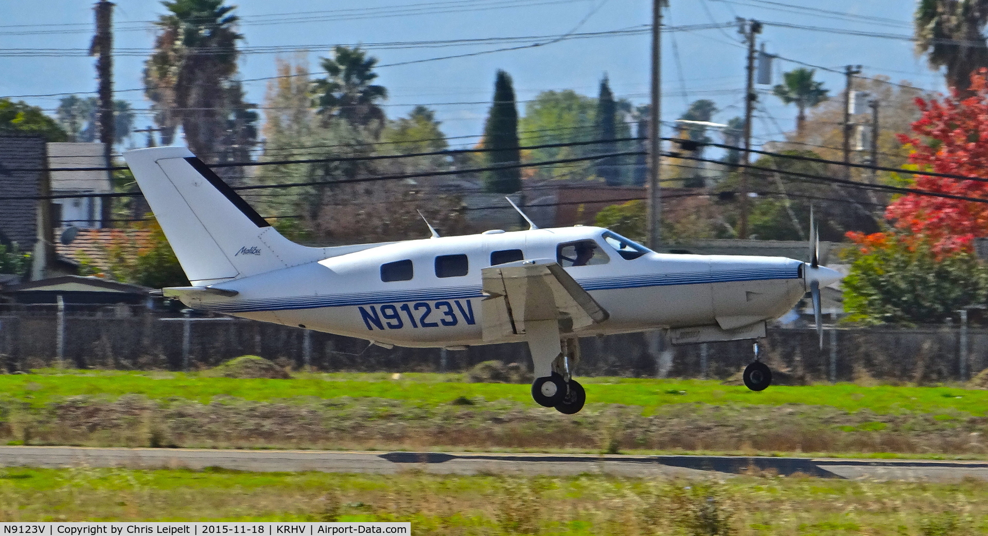 N9123V, 1987 Piper PA-46-310P Malibu C/N 4608060, California-based 1987 Piper Malibu departing runway 31L at Reid Hillview Airport, San Jose, CA.