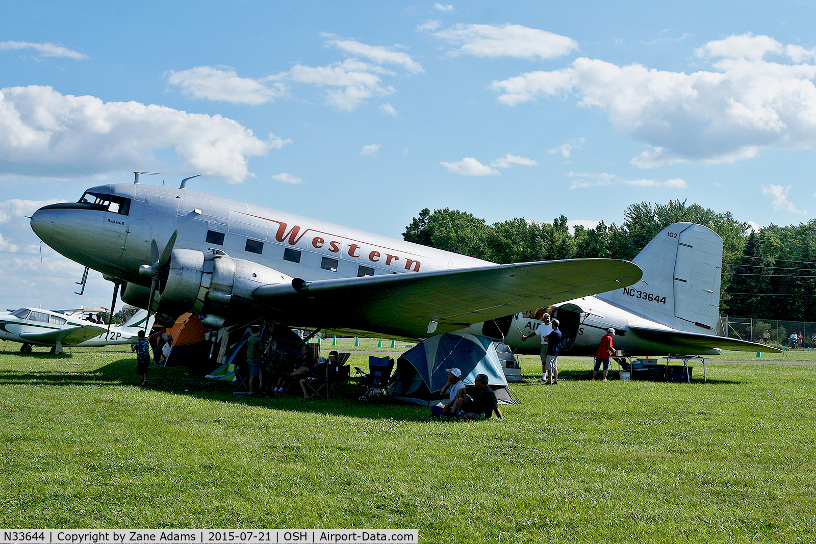 N33644, 1941 Douglas DC-3 C/N 4123, 2015 EAA AirVenture - Oshkosh Wisconsin