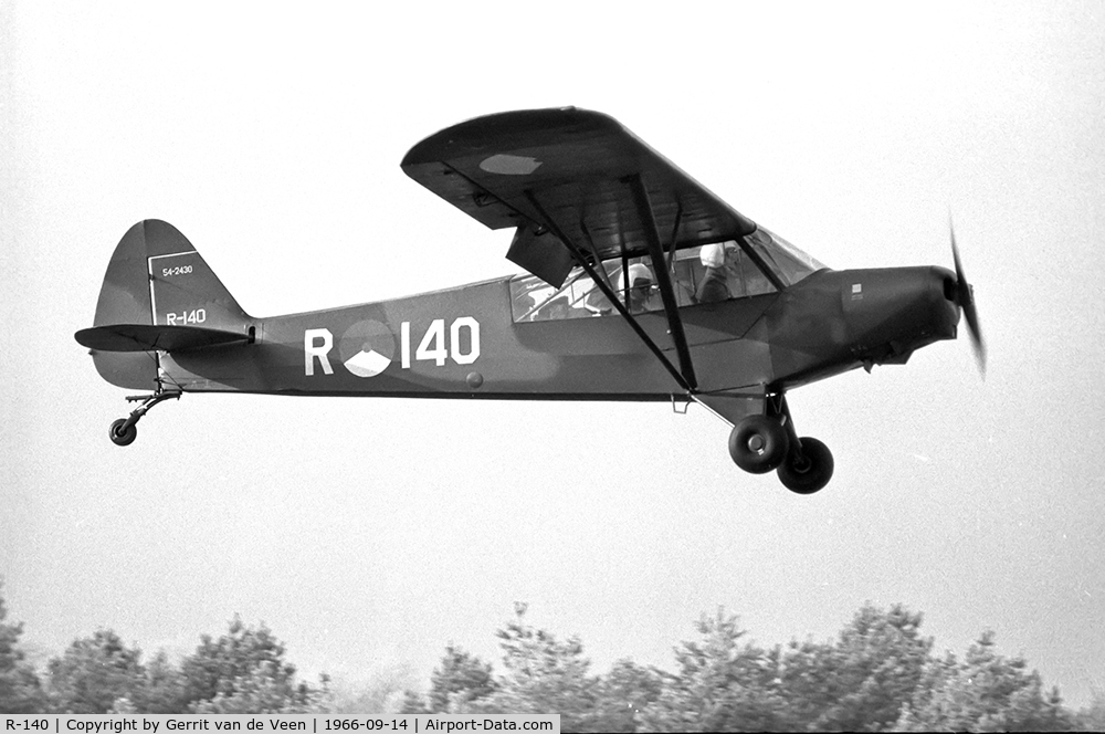R-140, 1954 Piper L-21B Super Cub (PA-18-135) C/N 18-3830, the 54-2430 was a regular visitor at the Ermelo LAS