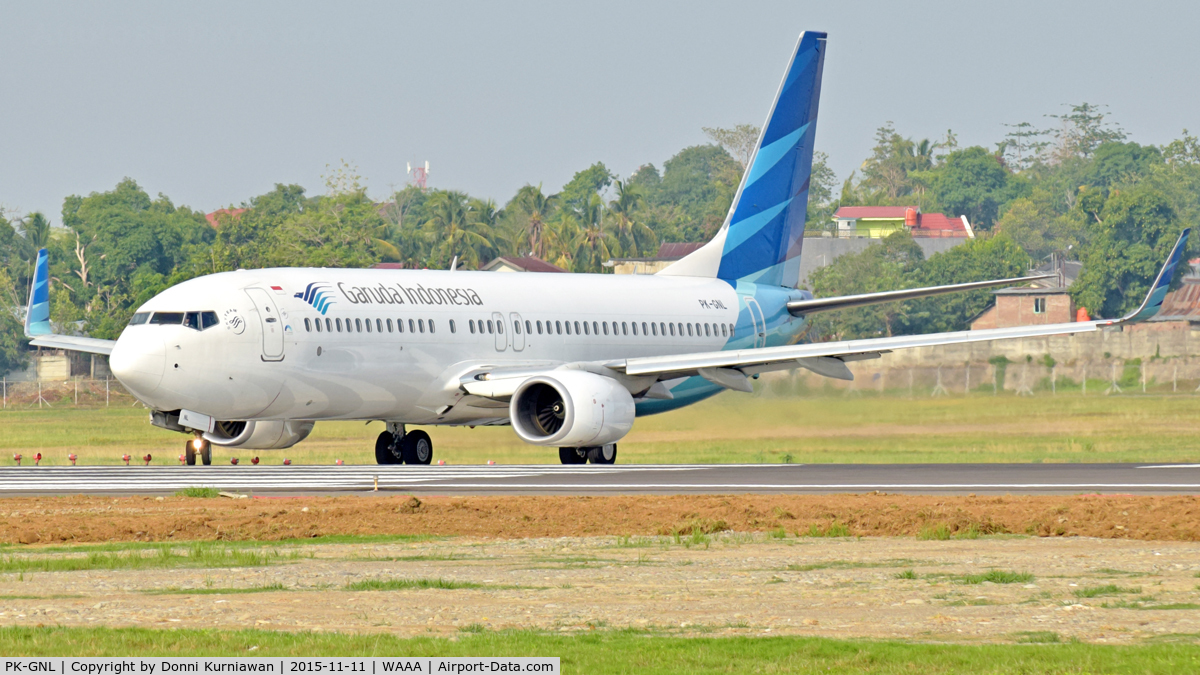 PK-GNL, 2014 Boeing 737-86N C/N 41253, line for take off rwy 03