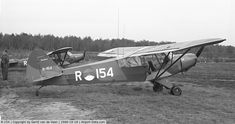 R-154, 1954 Piper L-21B Super Cub (PA-18-135) C/N 18-3844, Seen at Ermelo LAS having a lunch stop together with R-173