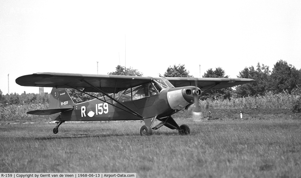 R-159, 1954 Piper L-21B Super Cub (PA-18-135) C/N 18-3849, this dayglow nosed 54-2449 takes off 'runway 09' Ermelo LAS