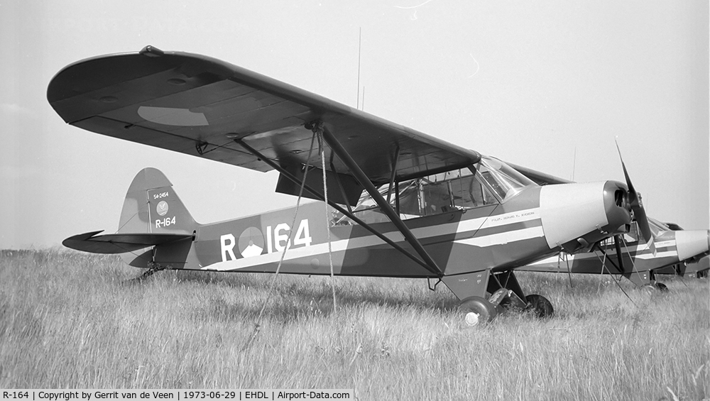 R-164, 1954 Piper L-21B Super Cub (PA-18-135) C/N 18-3854, rare colour scheme with ylo striping and nose Grasshopper Demo Team RNLAF 60 Years GPLV badge on the tail