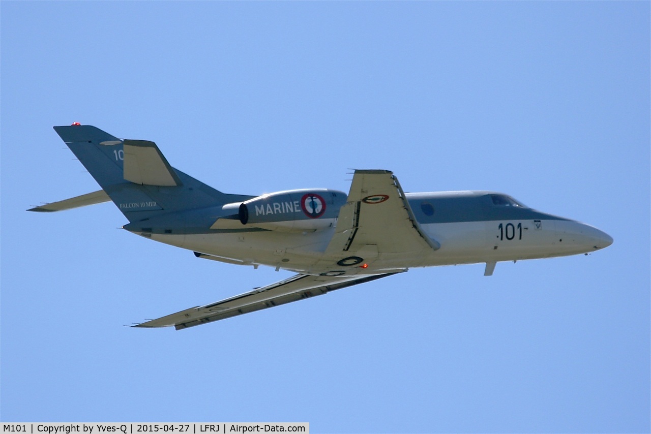 M101, 1977 Dassault Falcon 10MER C/N 101, French Naval Aviation Falcon 10 MER, Take off rwy 26, Landivisiau Naval Air Base (LFRJ)