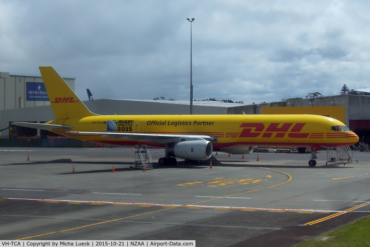 VH-TCA, 1992 Boeing 757-236/PCF C/N 25620, At Auckland