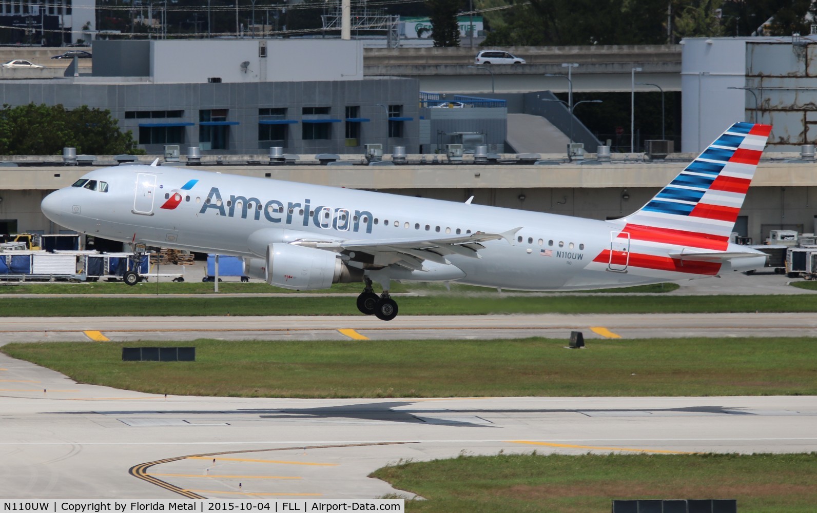 N110UW, 1999 Airbus A320-214 C/N 1112, American