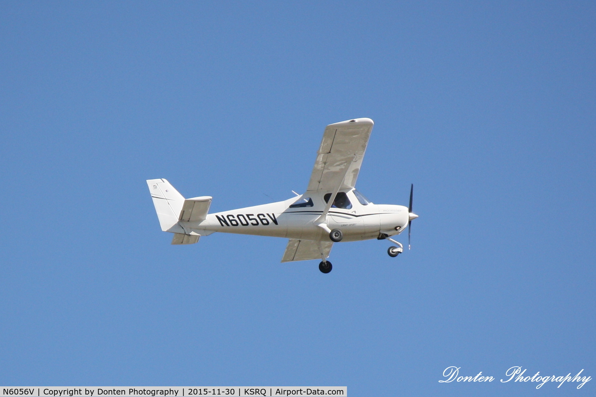 N6056V, 2012 Cessna 162 Skycatcher C/N 16200204, Cessna Skycatcher (N6056V) departs Sarasota-Bradenton International Airport