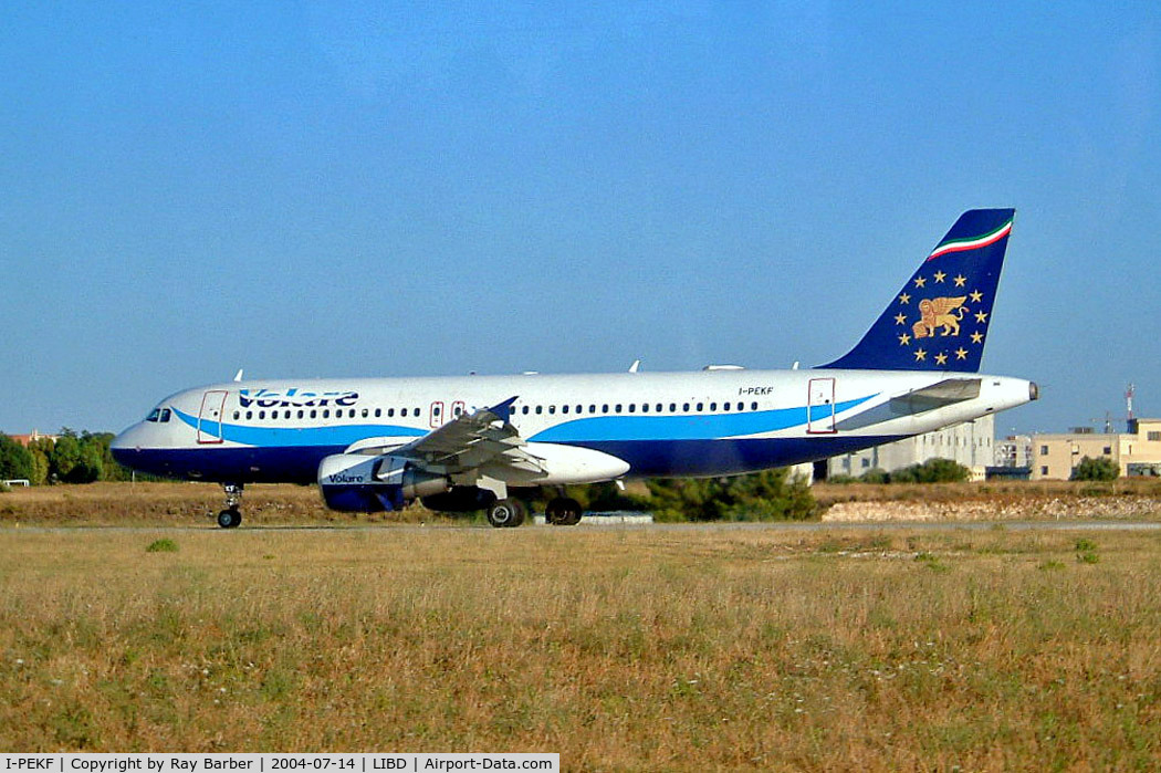 I-PEKF, Airbus A320-214 C/N 1322, Airbus A320-214 [1322] (Volare Airlines) Bari-Palese Macchie~I 14/07/2004
