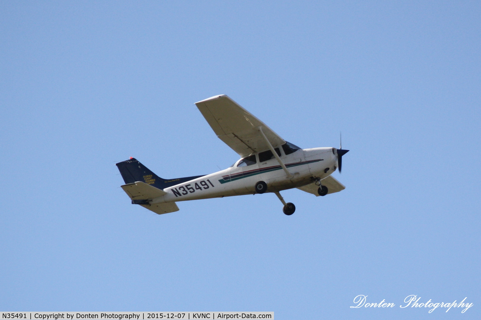 N35491, Cessna 172R C/N 17281069, Cessna Skyhawk (N35491) departs Venice Municipal Airport