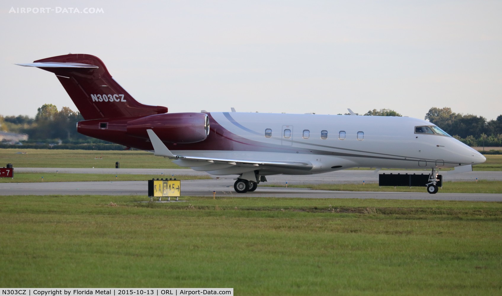 N303CZ, 2001 Bombardier Challenger 300 (BD-100-1A10) C/N 20003, Challenger 300