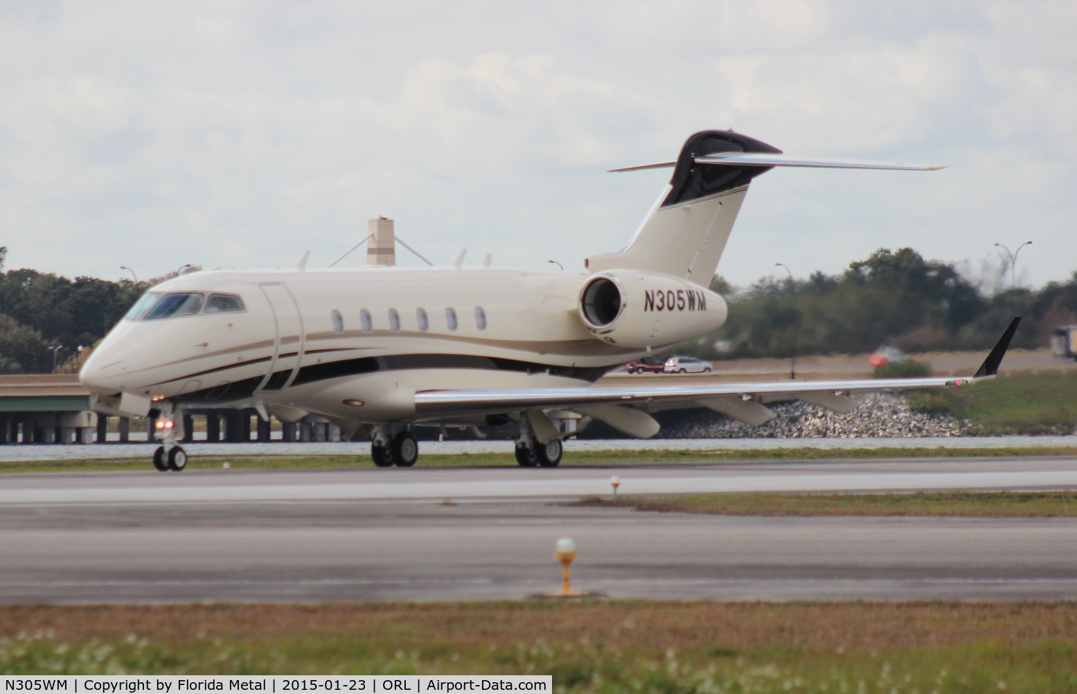 N305WM, 2012 Bombardier Challenger 300 (BD-100-1A10) C/N 20379, Challenger 300