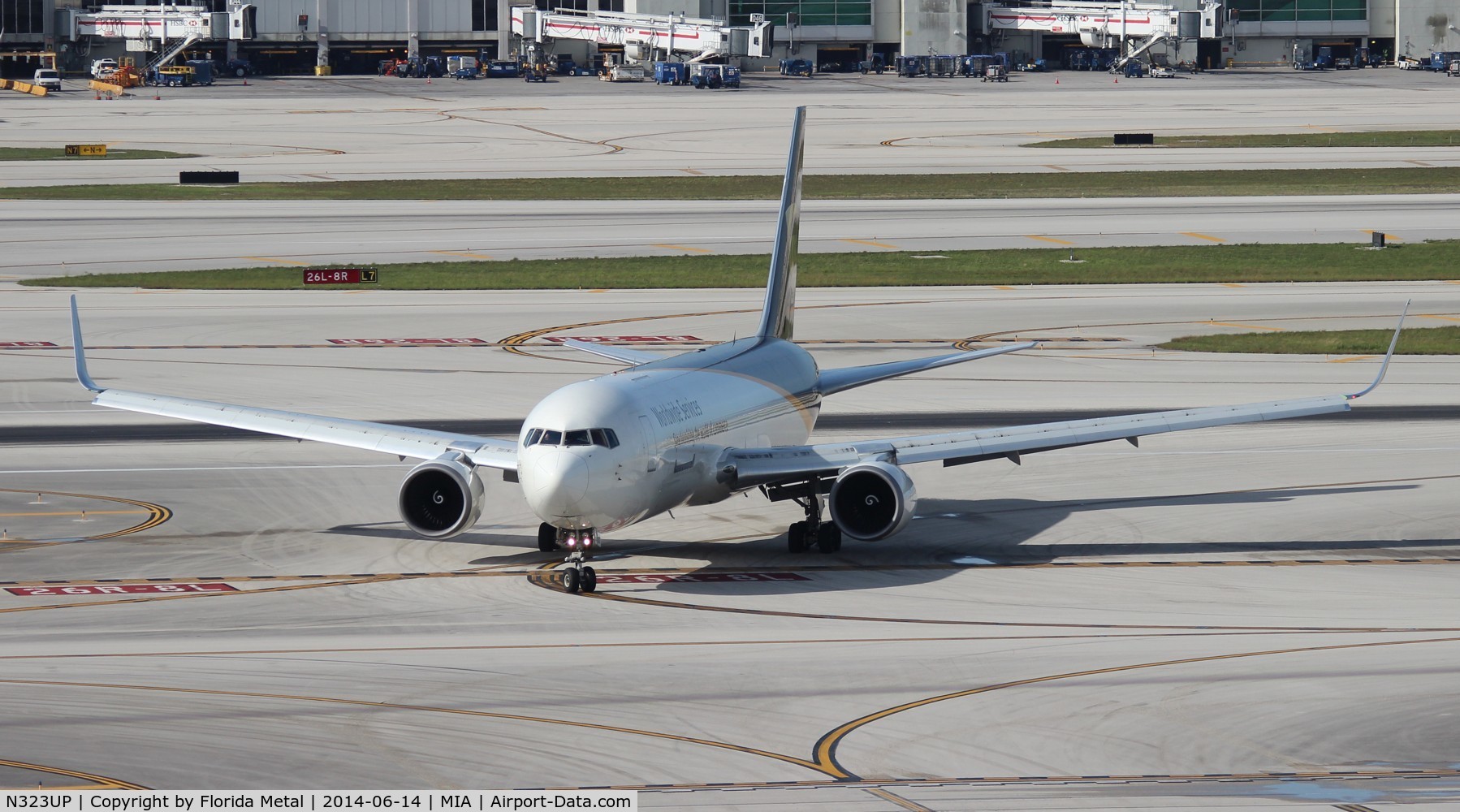 N323UP, 1997 Boeing 767-34AF C/N 27749, UPS 767-300