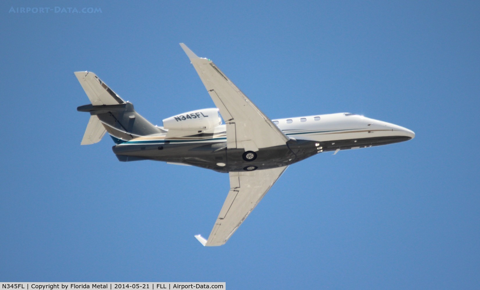 N345FL, 2014 Embraer EMB-505 Phenom 300 C/N 50500208, Flight Options