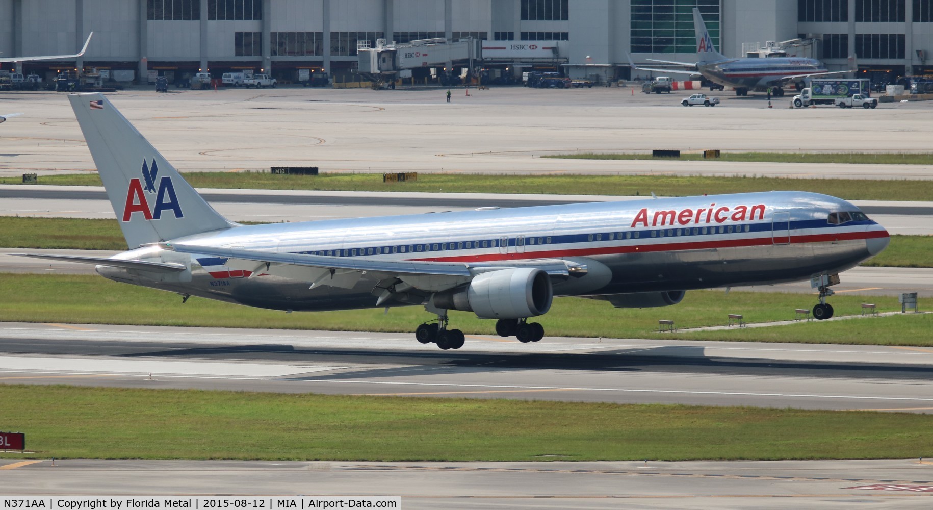 N371AA, 1992 Boeing 767-323 C/N 25198, American