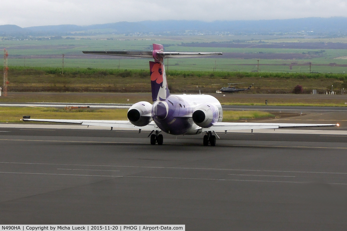 N490HA, 2000 Boeing 717-200 C/N 55151, At Kahului