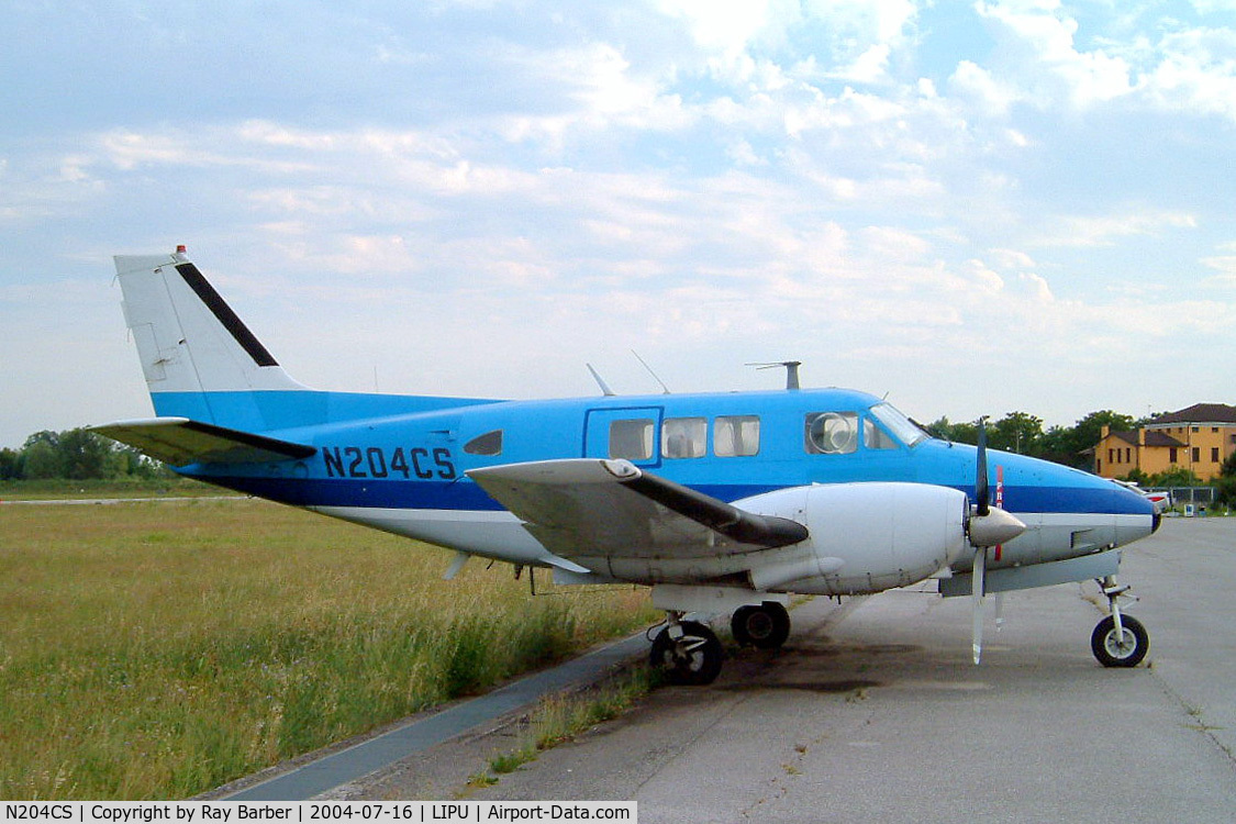 N204CS, 1964 Beech 65-80 Queen Air C/N LD148, Beech 65-80 Queen Air [LD-148] Padova~I 16/07/2004