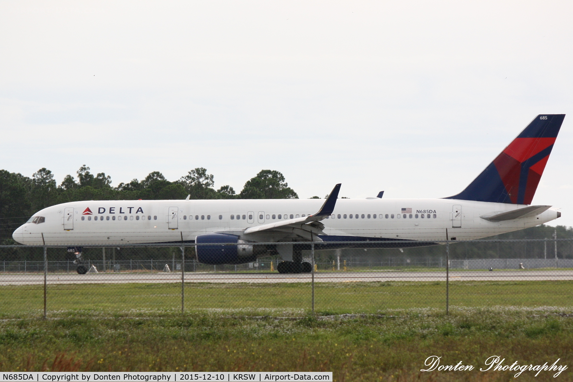 N685DA, 1995 Boeing 757-232 C/N 27588, Delta Flight 1723 (N685DA) arrives at Southwest Florida International Airport following flight from Minneapolis-St Paul International Airport