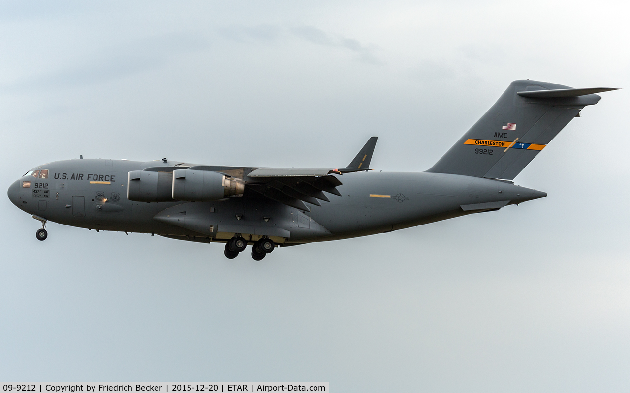 09-9212, 2011 Boeing C-17A Globemaster III C/N P-212, on final RW26