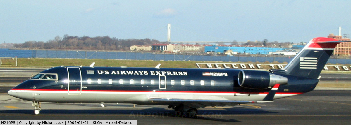 N216PS, 2003 Bombardier CRJ-200ER (CL-600-2B19) C/N 7882, At La Guardia