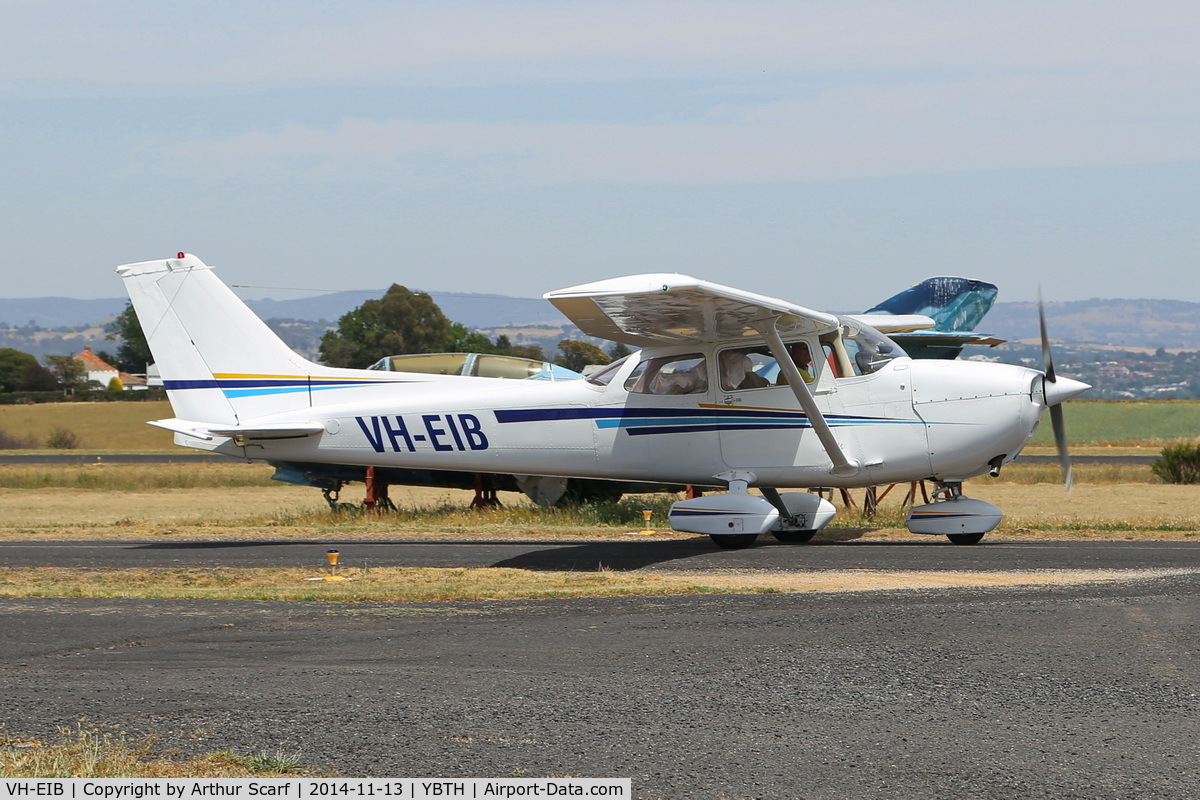 VH-EIB, 1978 Cessna 172N C/N 17271742, Bathurst NSW 13-11-2014