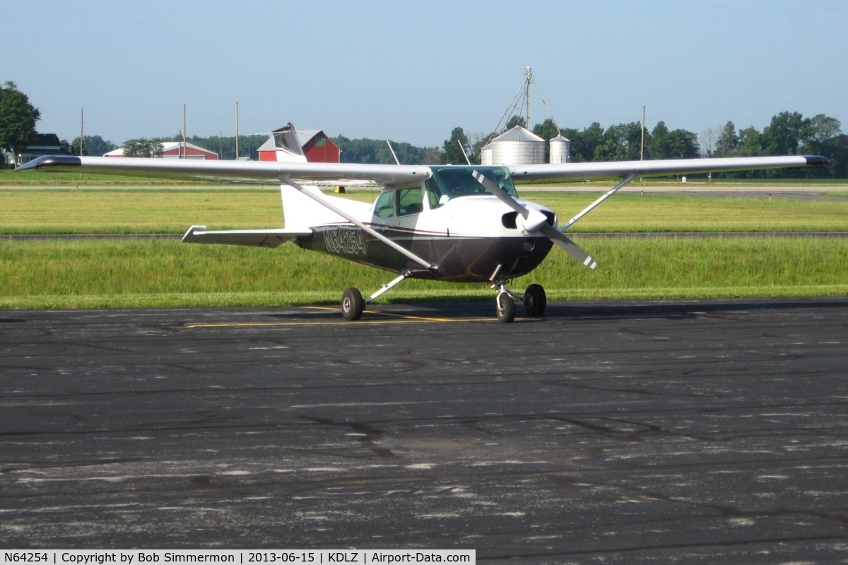 N64254, 1975 Cessna 172M C/N 17265127, EAA Fly-in at Delaware, Ohio