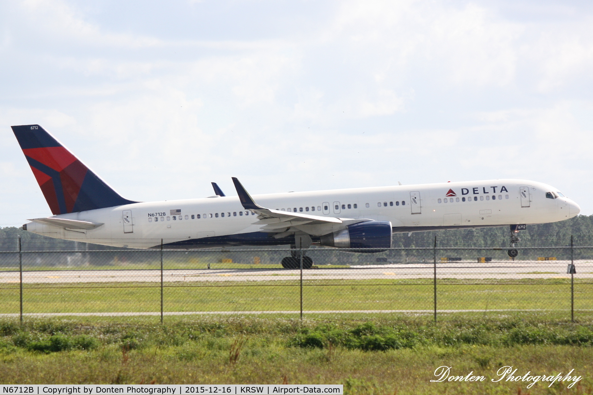 N6712B, 2000 Boeing 757-232 C/N 30484, Delta Flight 1723 (N6712B) departs Southwest Florida International Airport enroute to Minneapolis/St Paul International Airport