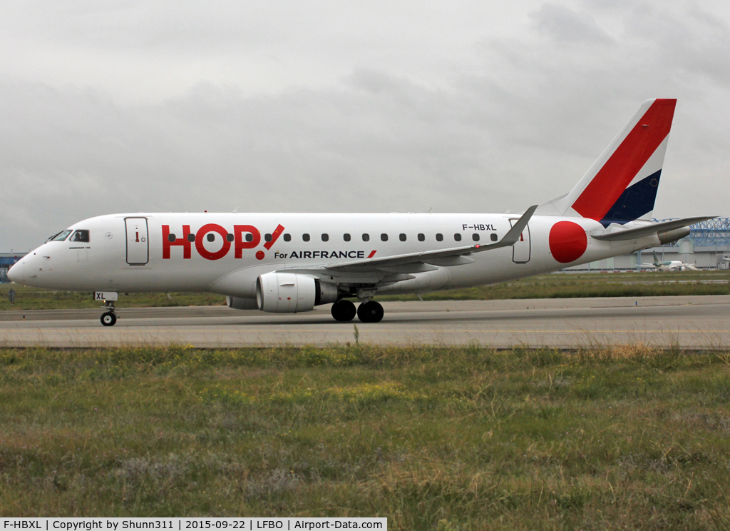F-HBXL, 2004 Embraer 170LR (ERJ-170-100LR) C/N 17000009, Taxiing to the Terminal...