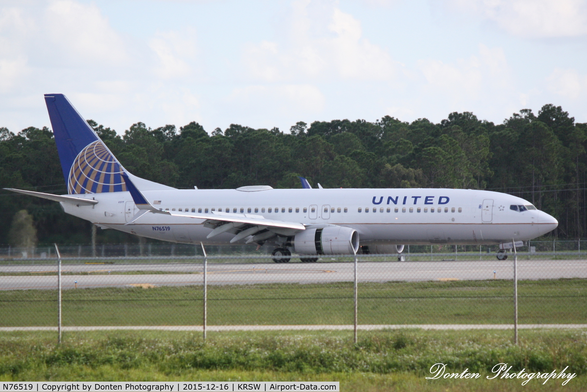N76519, 2009 Boeing 737-824 C/N 30132, United Flight 174 (N76519) arrives at Southwest Florida International Airport following flight from Newark-Liberty International Airport
