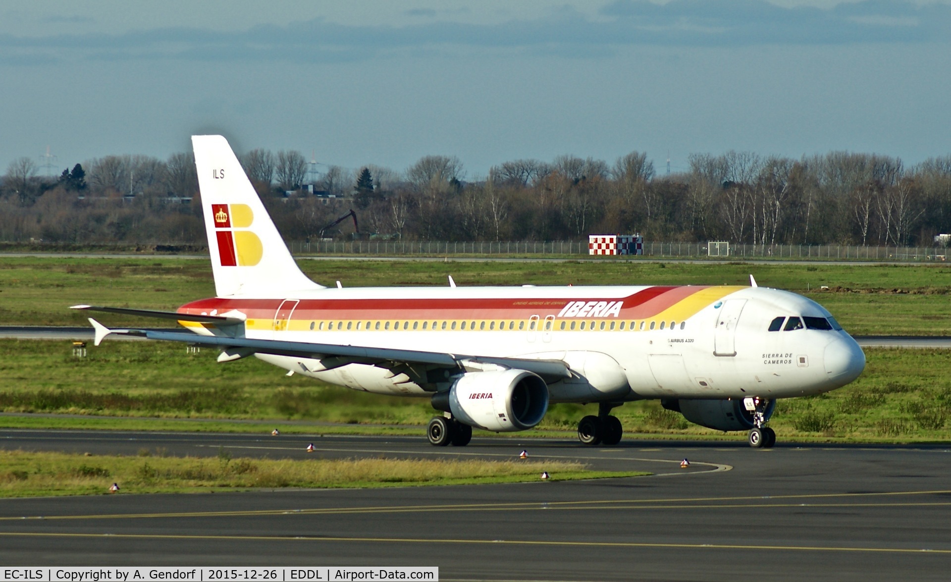 EC-ILS, 2002 Airbus A320-214 C/N 1809, Iberia, is here taxiing to RWY 23L at Düsseldorf Int'l(EDDL)