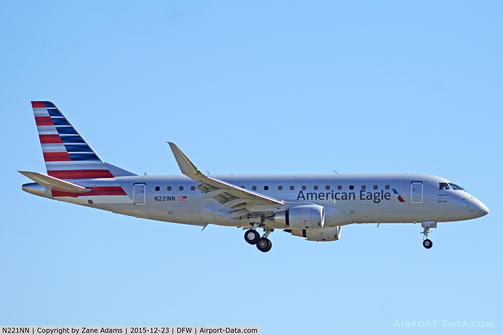 N221NN, 2015 Embraer 175LR (ERJ-170-200LR) C/N 17000525, Landing at DFW Airport