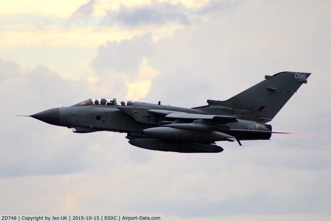 ZD748, 1984 Panavia Tornado GR.4 C/N 382/BS129/3176, side profile after a very quick takeoff from runway 07/25, code 096,