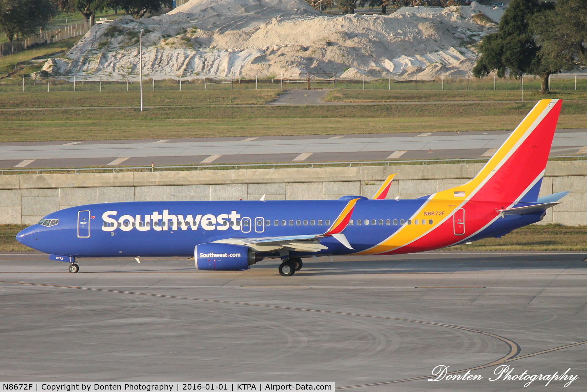 N8672F, 2015 Boeing 737-8H4 C/N 36940, Southwest Flight 2276 (N8672F) departs Tampa International Airport enroute to Phoenix-Sky Harbor International Airport