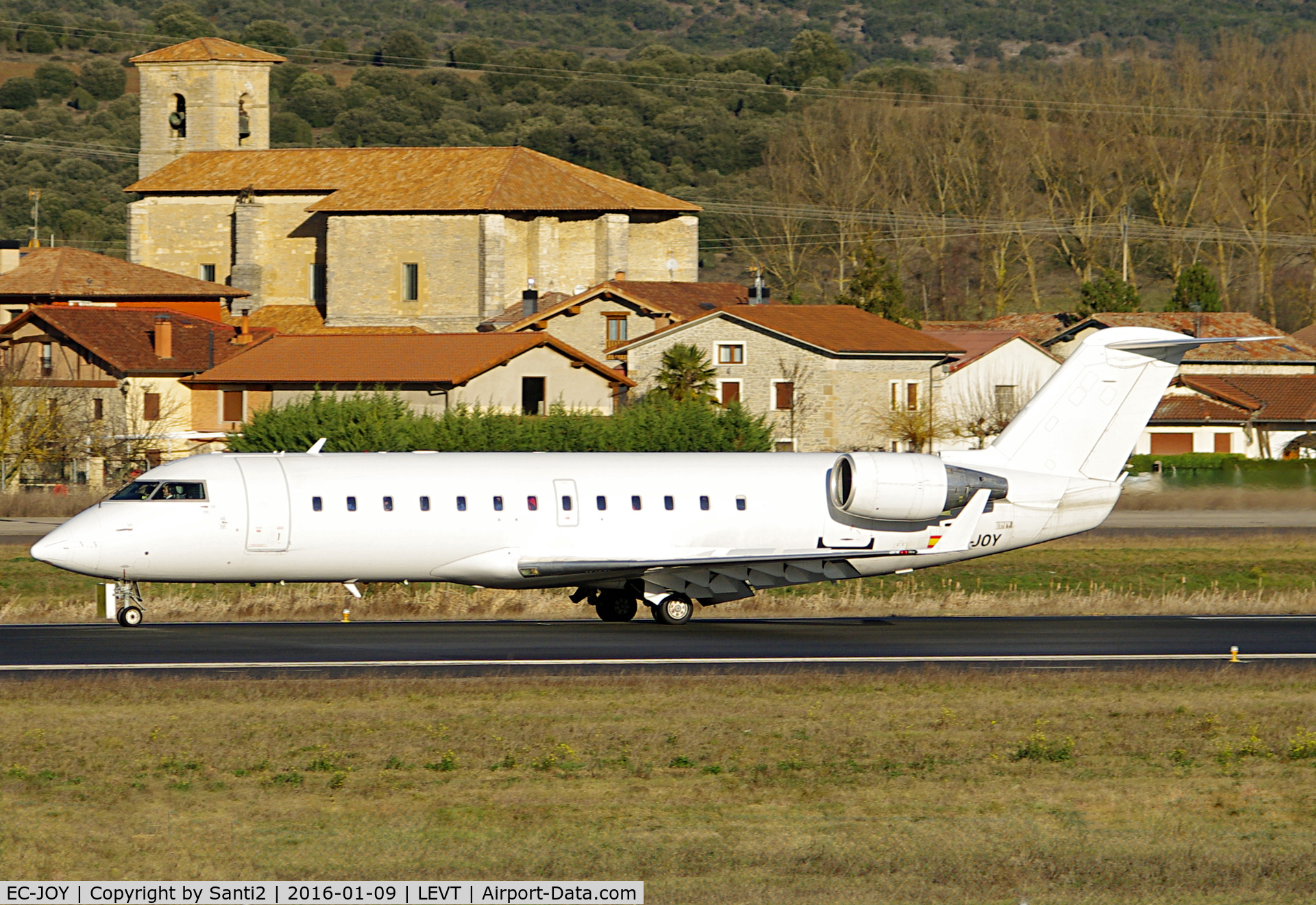 EC-JOY, 2005 Bombardier CRJ-200ER (CL-600-2B19) C/N 8064, Landing, RWY22.