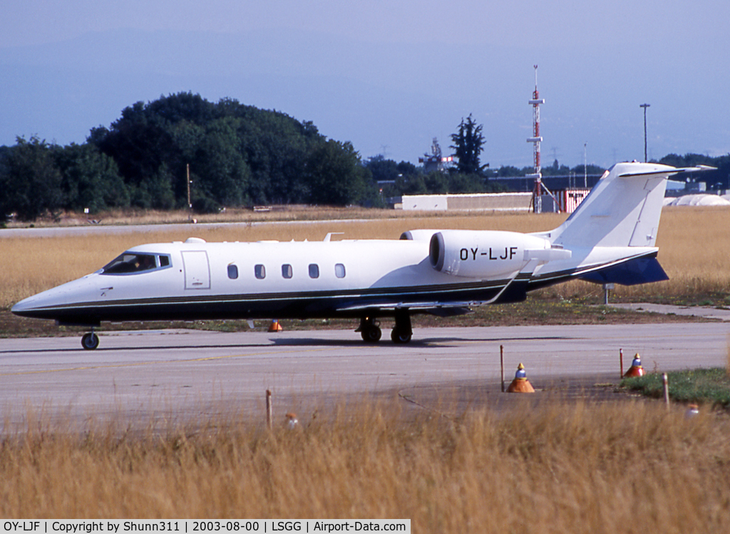 OY-LJF, 2000 Learjet 60 C/N 60-173, Waiting holding point rwy 05 before departure...