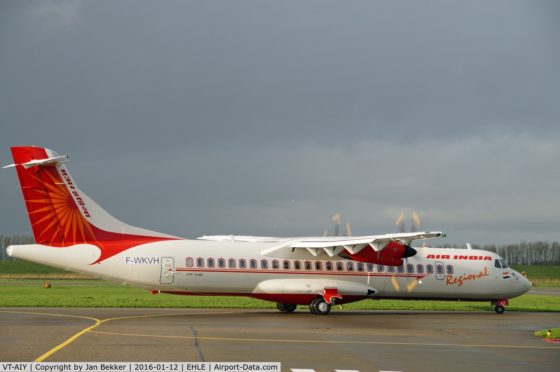 VT-AIY, 2015 ATR 72-600 (72-212A) C/N 1273, Just departing for its destination India. On the nose gear doors already the new registration