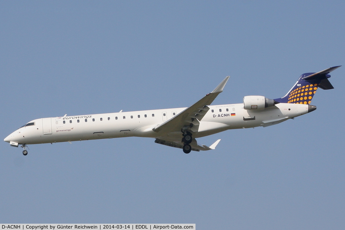 D-ACNH, 2009 Bombardier CRJ-900 NG (CL-600-2D24) C/N 15247, Arriving