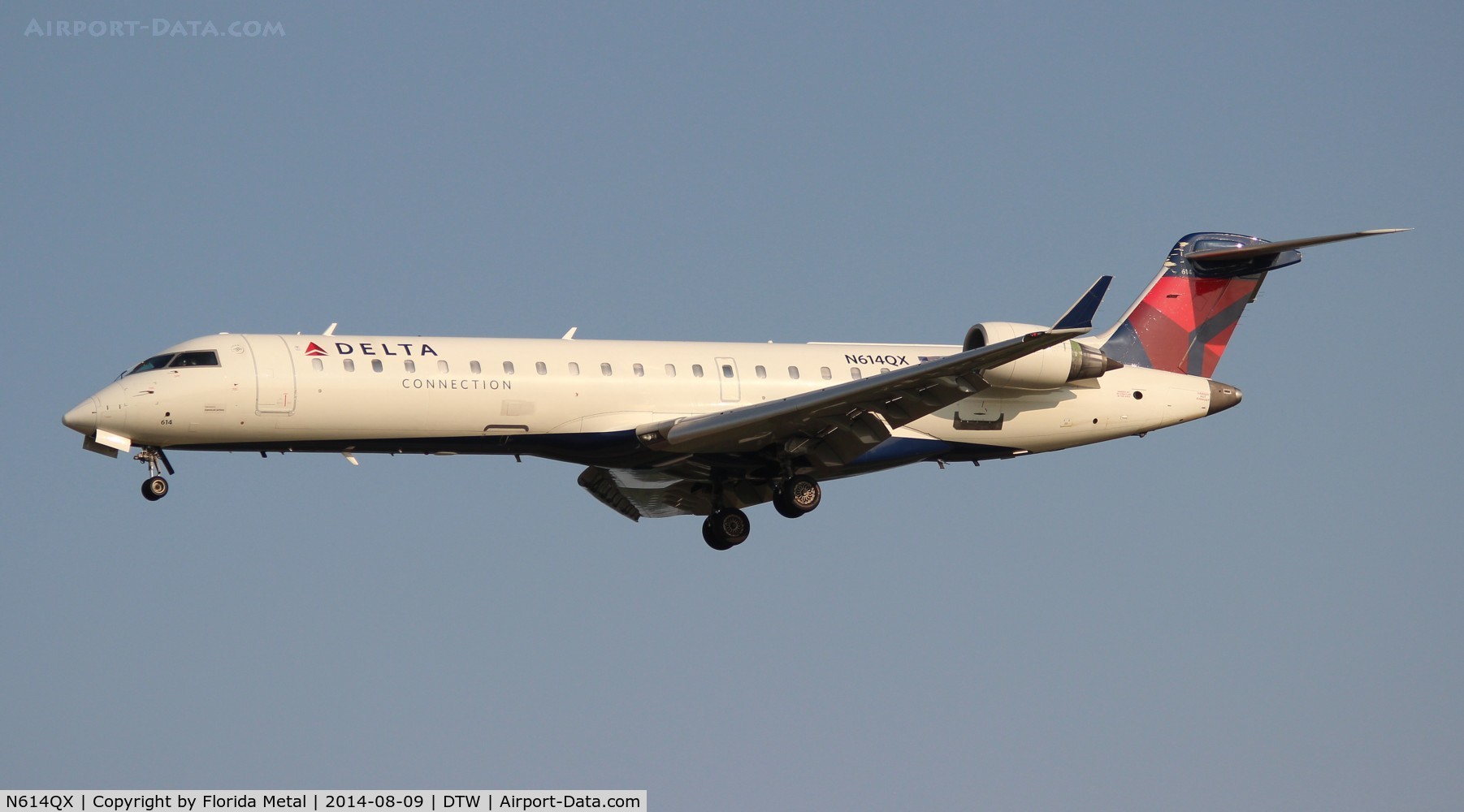 N614QX, 2002 Bombardier CRJ-701 (CL-600-2C10) Regional Jet C/N 10049, Delta Connection