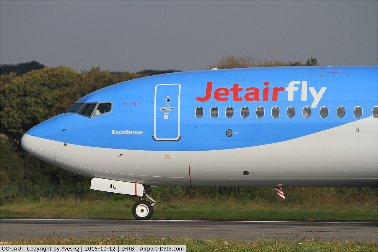 OO-JAU, 2013 Boeing 737-8K5 C/N 37250, Boeing 737-8K5, Taxiing to holding point rwy 07R, Brest-Bretagne Airport (LFRB-BES)