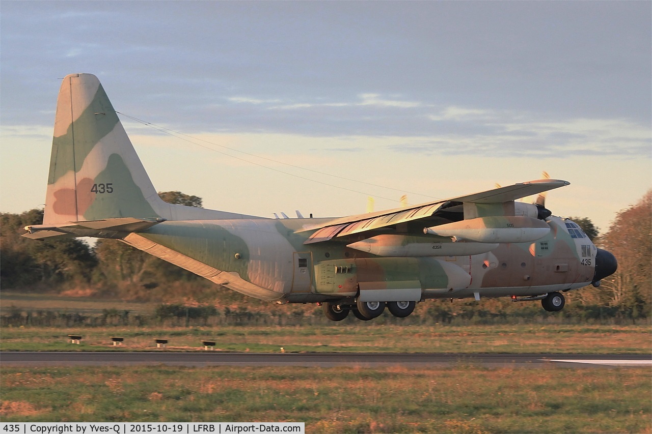 435, 1974 Lockheed C-130E Karnaf Hercules C/N 382-4668, Lockheed C-130H Karnaf, Landing rwy 07R, Brest-Bretagne Airport (LFRB-BES)