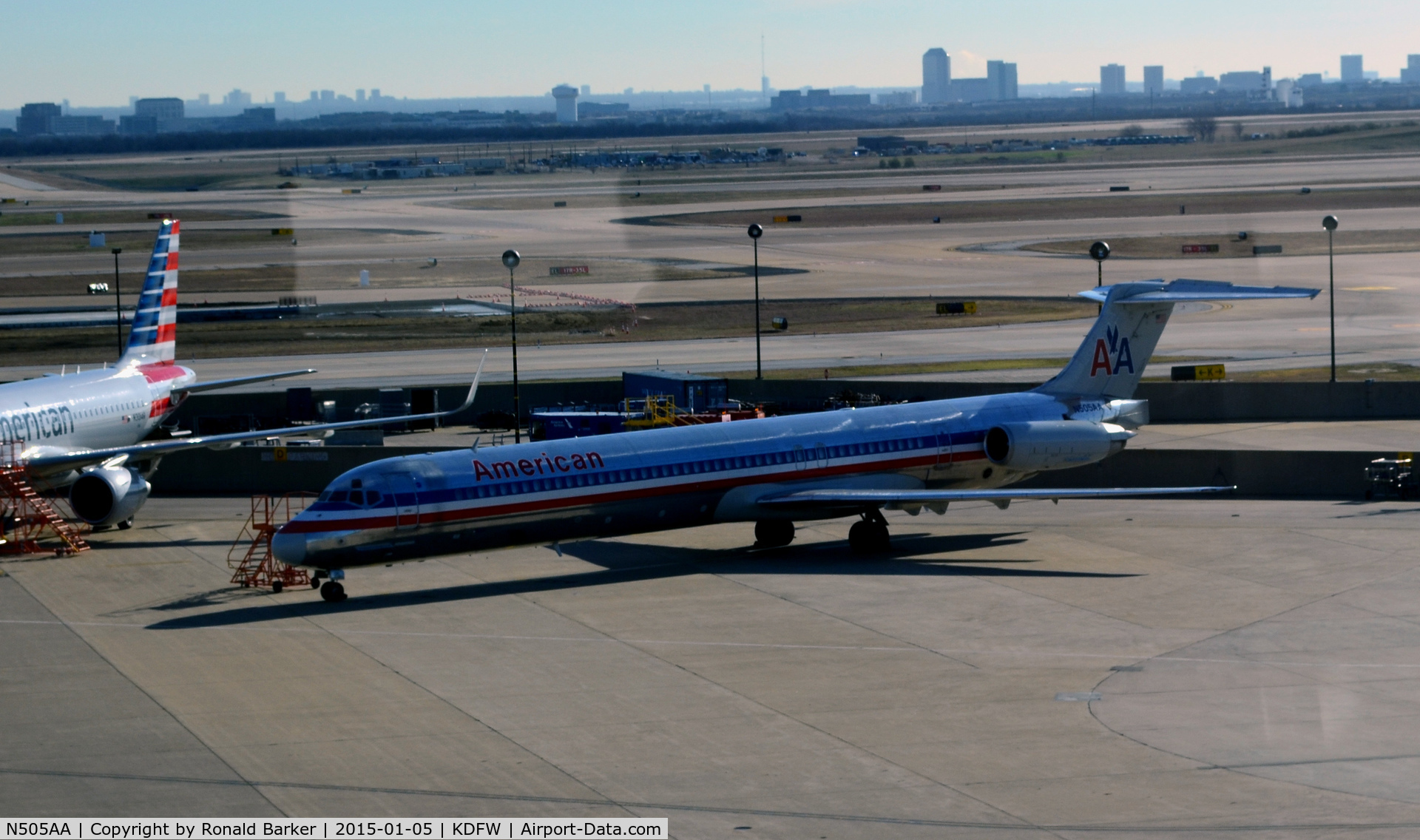 N505AA, 1989 McDonnell Douglas MD-82 (DC-9-82) C/N 49799, Taxi DFW