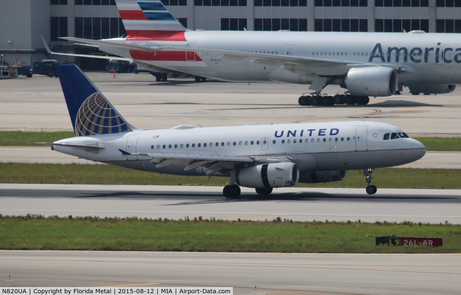 N820UA, 1998 Airbus A319-131 C/N 898, United