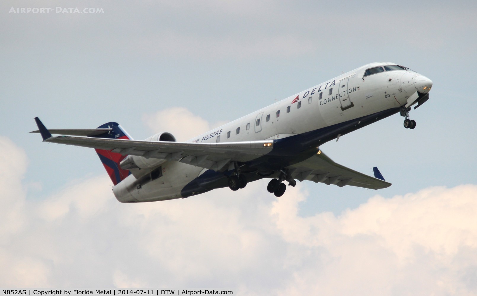N852AS, 2000 Bombardier CRJ-200ER (CL-600-2B19) C/N 7369, Delta Connection