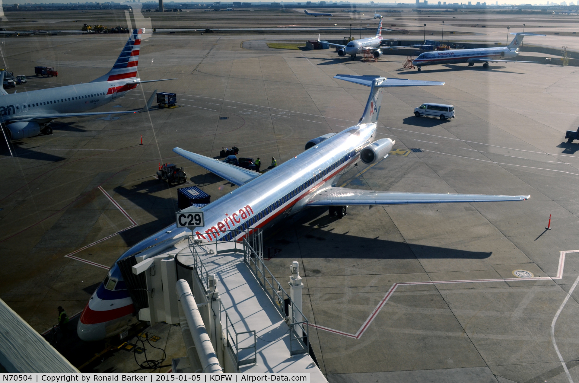 N70504, 1989 McDonnell Douglas MD-82 (DC-9-82) C/N 49798, Gate C29 DFW