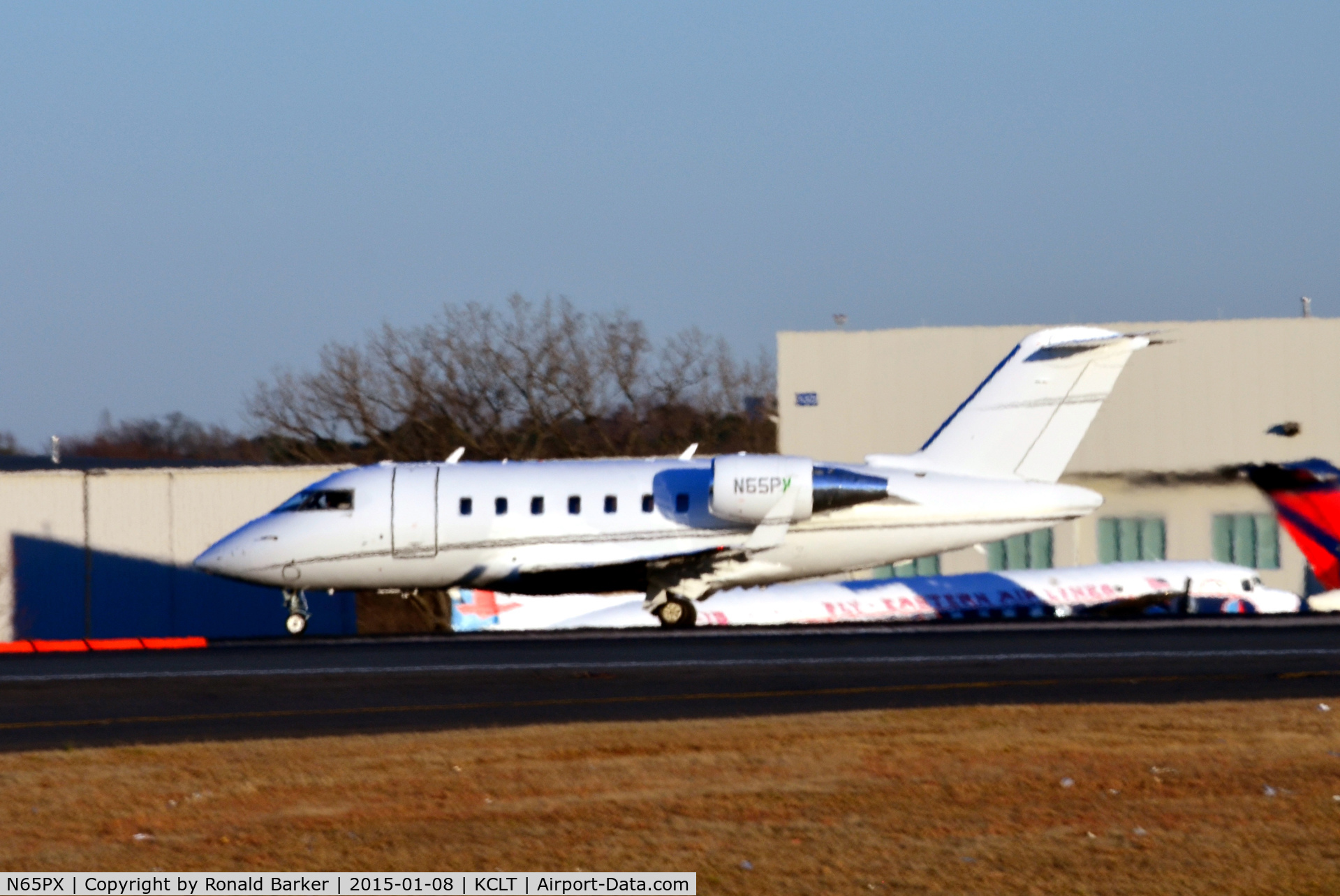 N65PX, 2009 Bombardier Challenger 604 (CL-600-2B16) C/N 5804, Taxi CLT