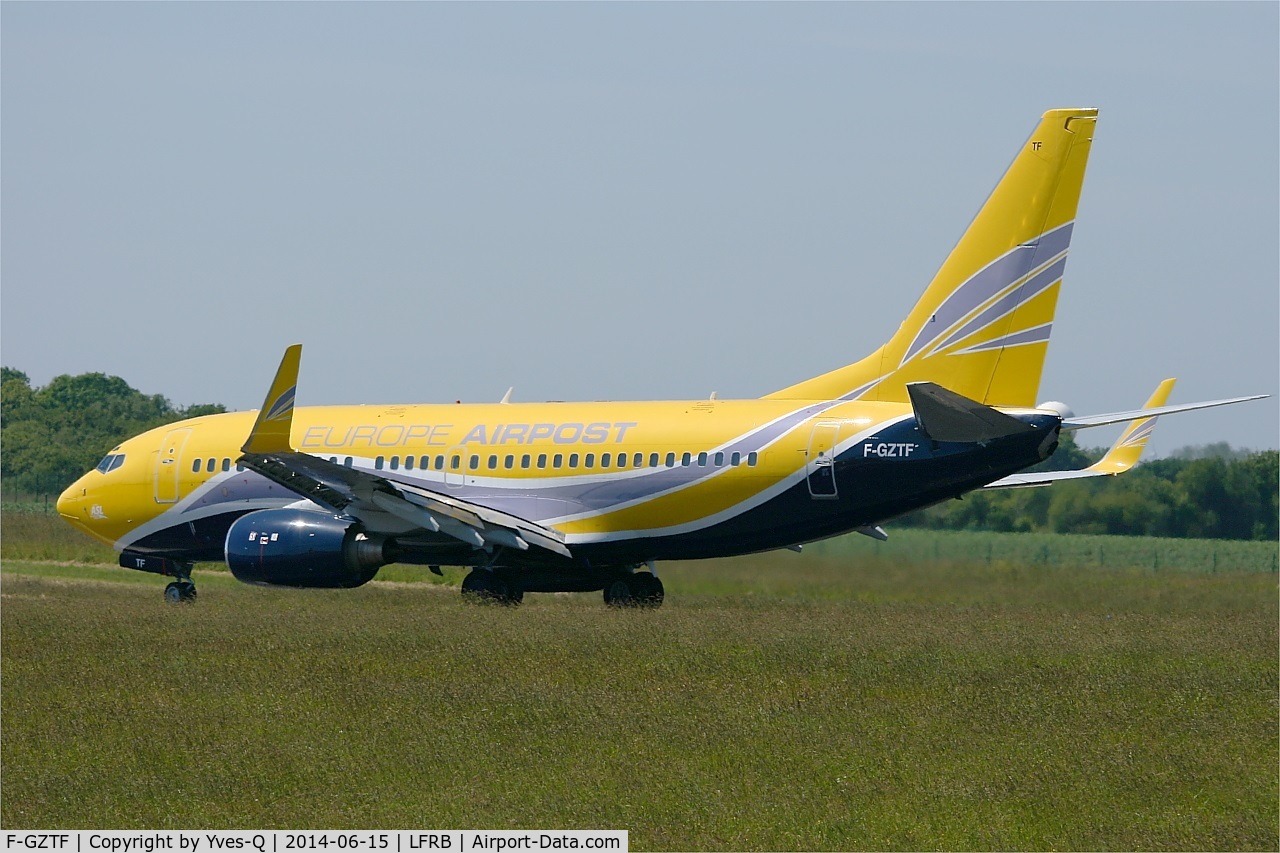 F-GZTF, 1999 Boeing 737-73S C/N 29081, Boeing 737-73S, Take off run rwy 25L, Brest-Bretagne Airport (LFRB-BES)